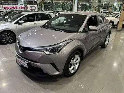 Usado Toyota C-HR Advance 122 CV (89 kW) 2020 Gris SUV