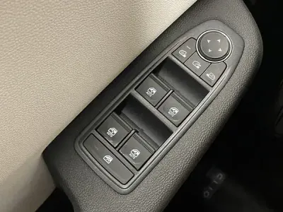 Usado Renault Clio V Techno 100 CV (73 kW) 2023 Gris Berlina