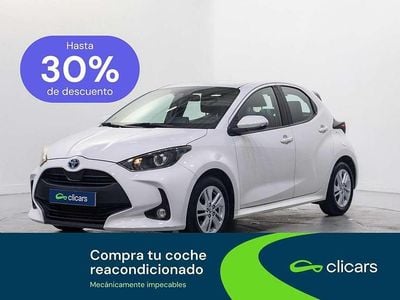 Usado Toyota Yaris Hybrid Business Edition 75 CV (55 kW) 2022 Blanco Berlina
