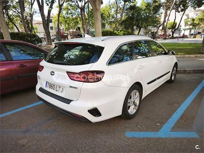 Używany Kia Ceed 136 KM (100 kW) 2021 Biały Hatchback