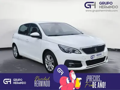 Usado Peugeot 308 Active 100 CV (73 kW) 2020 Blanco Berlina
