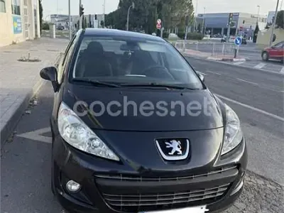 Usado Peugeot 207 Active 95 CV (69 kW) 2012 Negro Familiar
