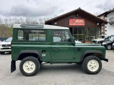 Używany Land Rover Defender 111 KM (81 kW) 1995 Zielony SUV