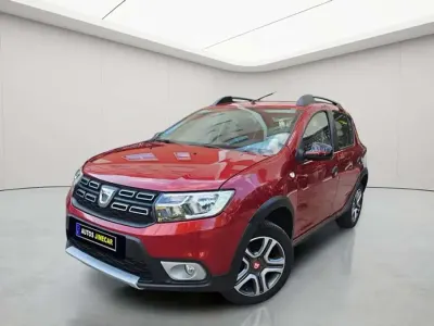 Usado Dacia Sandero Comfort 95 CV (69 kW) 2019 Burdeos Utilitario