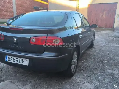 Usado Renault Laguna II Dynamique 120 CV (88 kW) 2005 Gris / plata Berlina