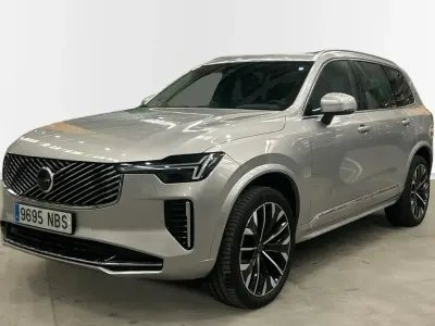 Käytetty Volvo XC90 Plus 250 HP (183 kW) 2025 Harmaa Katumaasturi