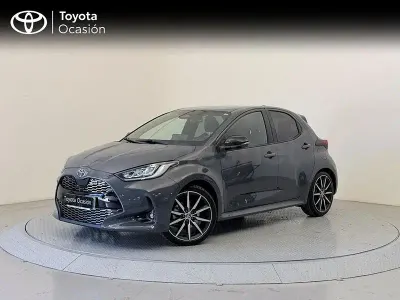 Usado Toyota Yaris Hybrid Sport 130 CV (95 kW) 2025 Gris / plata Berlina