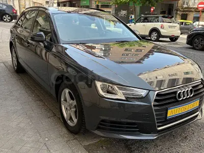Usado Audi A4 Advanced Plus 150 CV (110 kW) 2019 Gris / plata Familiar