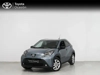 Usado Toyota Aygo X Play 72 CV (52 kW) 2024 Gris SUV