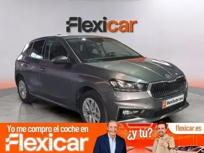 Usado Skoda Fabia Selection 95 CV (69 kW) 2025 Gris Utilitario