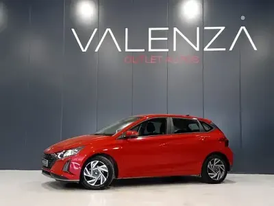 Usado Hyundai i20 84 CV (61 kW) 2024 Rojo Utilitario