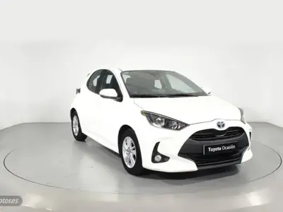 Usado Toyota Yaris Hybrid Business Edition 116 CV (85 kW) 2021 Blanco Berlina
