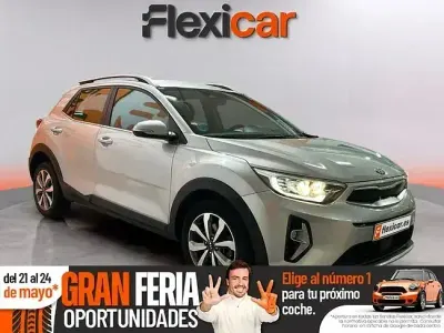 Usado Kia Stonic 100 CV (73 kW) 2021 Gris SUV