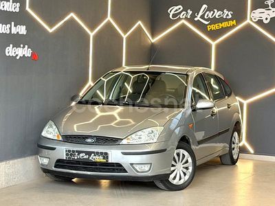 Usado Ford Focus Trend 100 CV (73 kW) 2004 Gris / plata Berlina