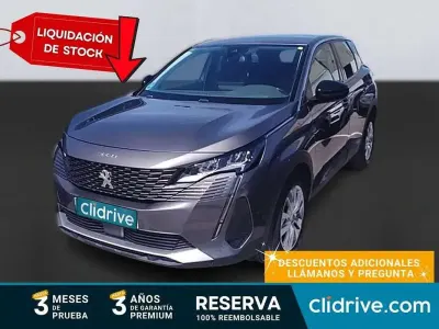Usado Peugeot 3008 Active 131 CV (96 kW) 2022 Gris SUV