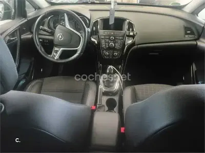 Usado Opel Astra GTC Sportive 130 CV (95 kW) 2015 Gris / plata Berlina