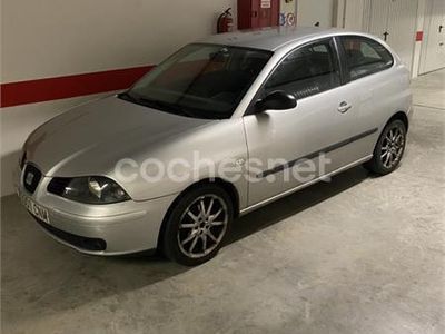 Usado Seat Ibiza Stella 100 CV (73 kW) 2003 Gris / plata Berlina