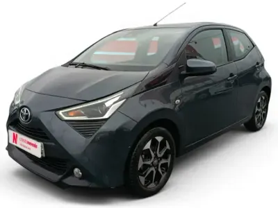 Usado Toyota Aygo X-play 72 CV (52 kW) 2019 Negro Utilitario