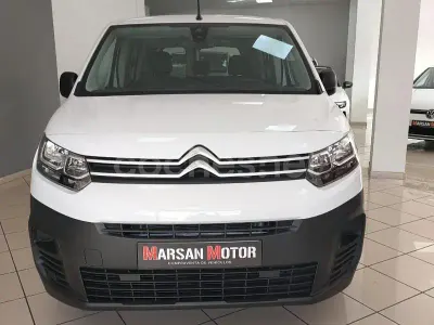 Usado Citroën Berlingo Business Class 102 CV (75 kW) 2022 Blanco Monovolumen