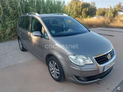 Usado VW Touran Highline 140 CV (102 kW) 2007 Gris / plata Monovolumen