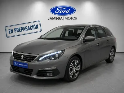 Usado Peugeot 308 SW Allure 130 CV (95 kW) 2021 Gris Familiar
