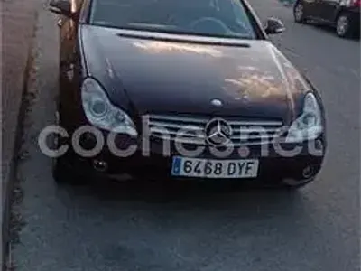 Usado Mercedes CLS500 306 CV (225 kW) 2006 Granate Coupe