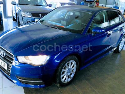 Azul Usado 2014 Audi A3 Ambiente Berlina | 9999 € (Un poco caro)