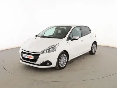 Usado Peugeot 208 Signature Sky 102 CV (75 kW) 2019 Blanco Utilitario