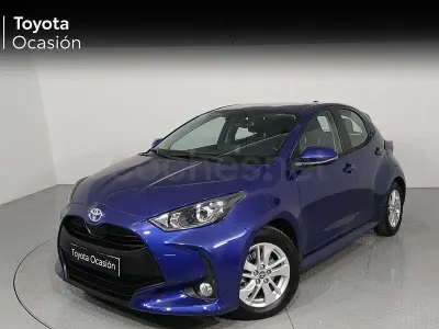 Usado Toyota Yaris Hybrid Active 116 CV (85 kW) 2022 Azul Berlina