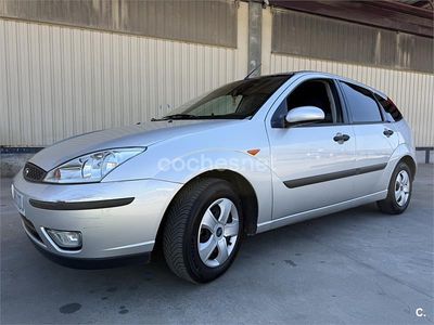Usado Ford Focus Trend 100 CV (73 kW) 2003 Gris / plata Berlina