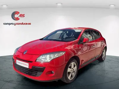 Usado Renault Mégane III Dynamique 110 CV (80 kW) 2009 Rojo Berlina