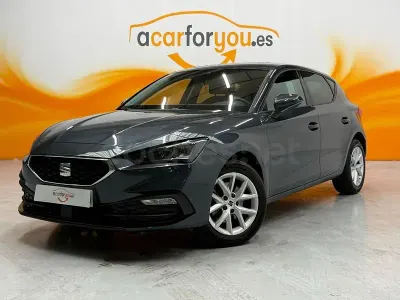 Usado Seat Leon Style 116 CV (85 kW) 2021 Gris / plata Berlina