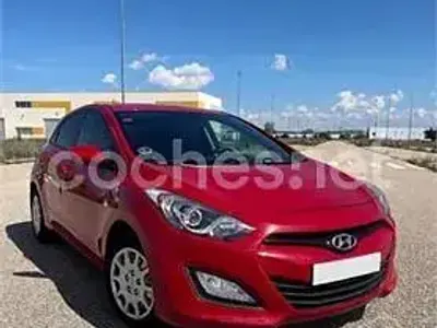 Käytetty Hyundai i30 Classic 90 HP (66 kW) 2012 Punainen Sedan