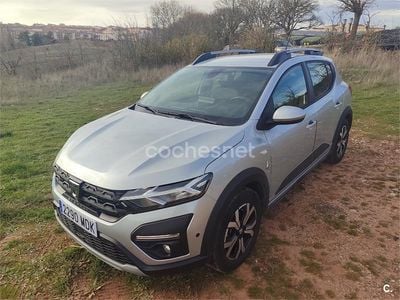Gris / plata Usado 2023 Dacia Sandero Comfort Berlina | 14.700 € (Buen precio)