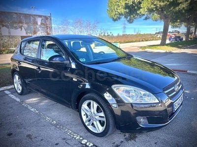 Usado Kia Ceed 115 CV (84 kW) 2009 Negro Utilitario