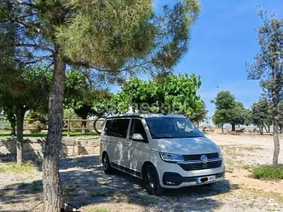 Usado VW California Beach 150 CV (110 kW) 2024 Gris / plata Van