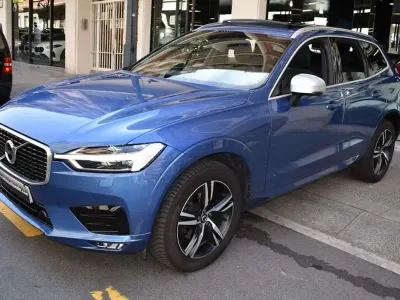 Usado Volvo XC60 R-Design 190 CV (139 kW) 2019 Azul SUV