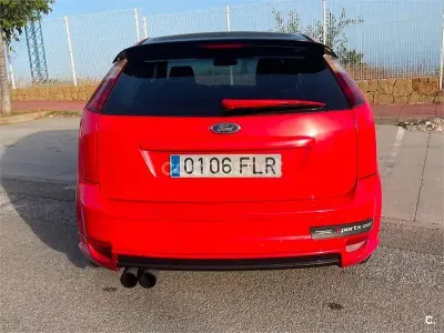 Usado Ford Focus Ambiente 90 CV (66 kW) 2007 Rojo Berlina