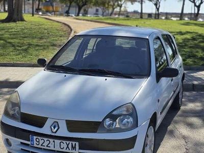 Begagnad Renault Clio II Authentique 65 HK (47 kW) 2004 Vit Halvkombi