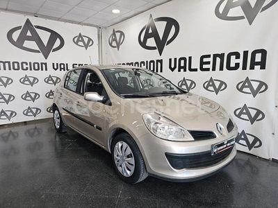 Usado Renault Clio II Authentique 70 CV (51 kW) 2007 Beige Berlina