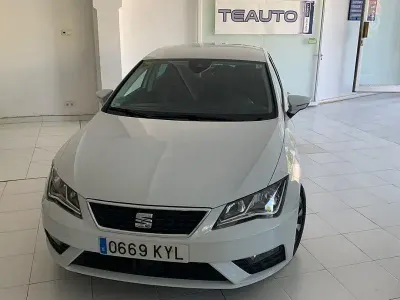 Usado Seat Leon Style 115 CV (84 kW) 2019 Blanco Berlina