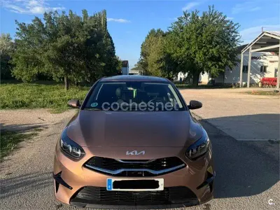 Usado Kia Ceed 120 CV (88 kW) 2023 Marrón Utilitario