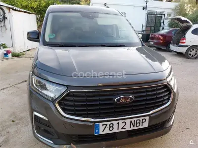 Usado Ford Grand Tourneo Connect Active 122 CV (89 kW) 2025 Gris / plata Monovolumen