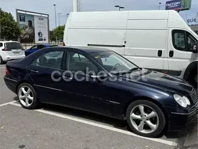 Usado Mercedes C240 Elegance 170 CV (125 kW) 2002 Azul Berlina