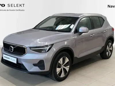 Käytetty Volvo XC40 Core 163 HP (119 kW) 2025 Harmaa Katumaasturi