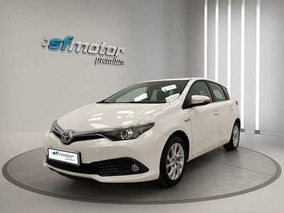 Käytetty Toyota Auris Hybrid Business Edition 136 HP (100 kW) 2018 Valkoinen Sedan