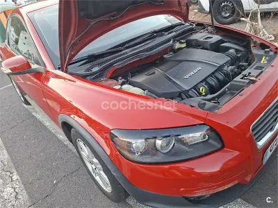 Usado Volvo C30 Kinetic 145 CV (106 kW) 2008 Rojo Utilitario