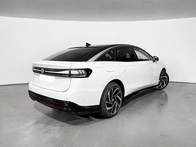 Usado VW ID.7 Pro 209 kW (285 CV) 2024 Blanco glaciar metalizado con techo negro Utilitario