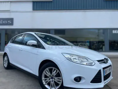 Usado Ford Focus Trend 115 HP (84 kW) 2014 Branco Sedan