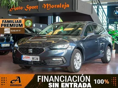 Usado Seat Leon Style 150 CV (110 kW) 2023 Gris / plata Familiar